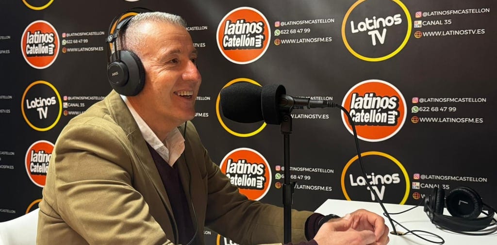 Vicent Sales Mateu respalda la inauguración de los estudios de LatinosFM Castellón 89.6 en el centro de Castelló de la Plana