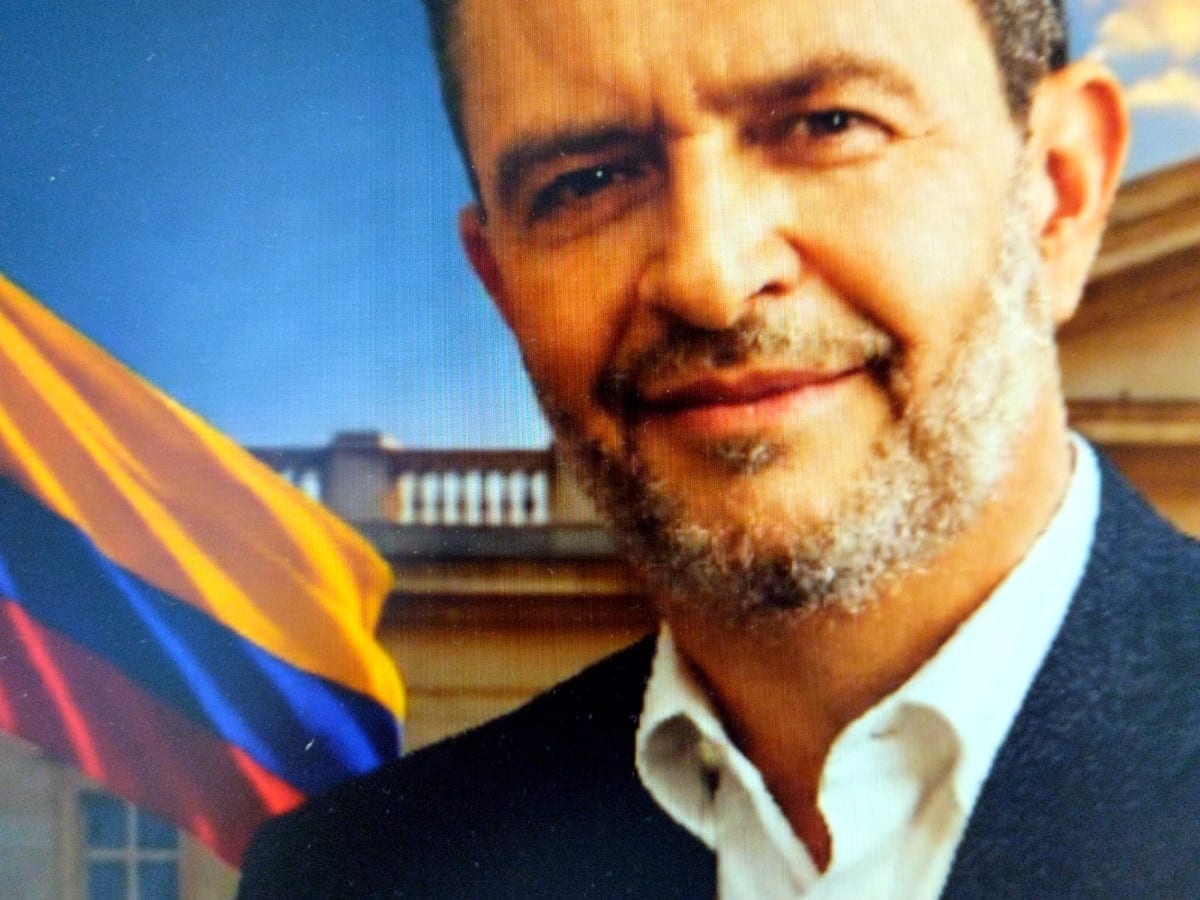 Colombia: Pasaportes restablecidos, embajador en España en espera
