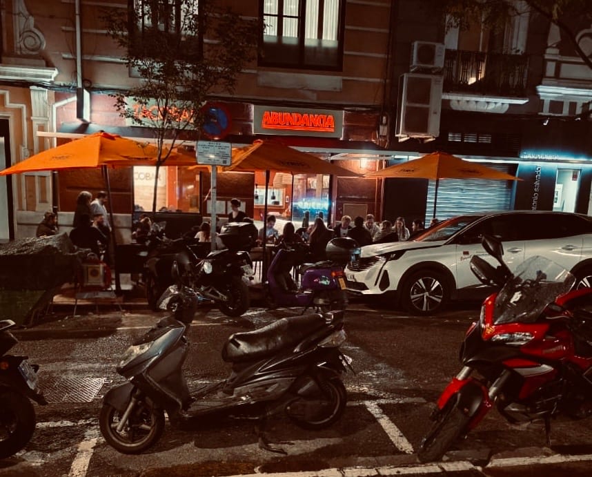 Fachada de ABUNDANCIA GASTRONOMÍA MEXICANA en Valencia, restaurante mexicano auténtico en L'Eixample con tacos y enchiladas — foto oficial del restaurante.