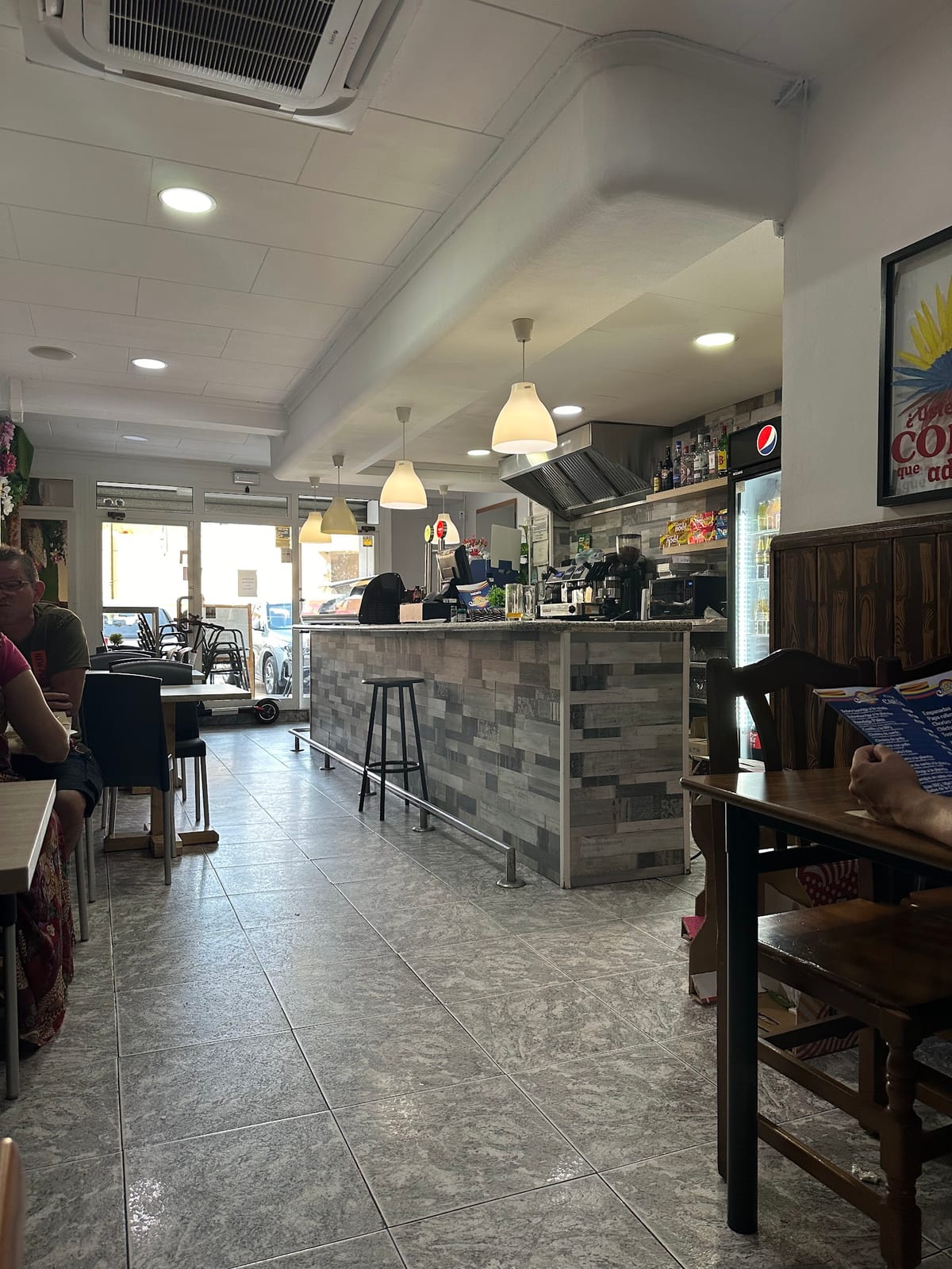 Bandeja Paisa y arepas colombianas en Antojos Colombianos Valencia, restaurante de comida típica de Colombia en Jesús — foto oficial del restaurante