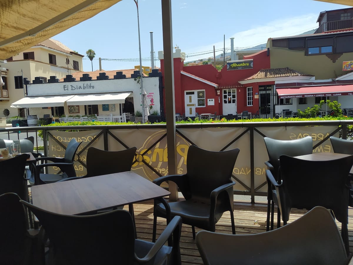 Arepas venezolanas, tequeños y pabellón criollo de Arepera Los Panas en Santa Cruz de Tenerife — foto oficial del restaurante
