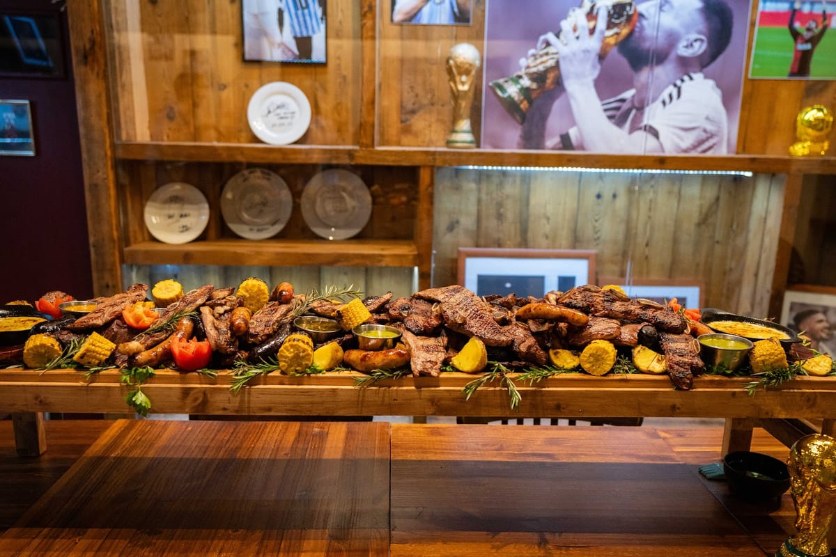 Asado Libre Buffet de Carnes Argentinas en Barcelona, Eixample — Parrillada argentina con auténtico asado y vacío — foto oficial del restaurante.
