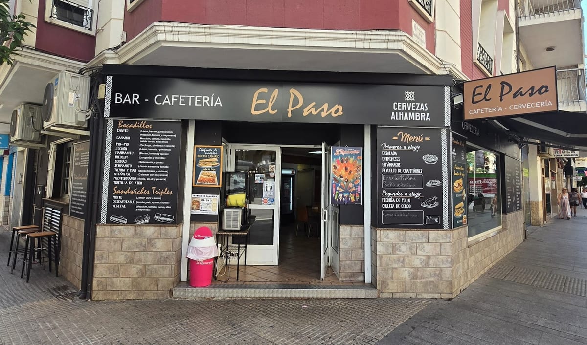 Interior de Cafeteria Cervecería El Paso en Gandía, restaurante argentino con ambiente acogedor y especialidades de carne — foto oficial del restaurante.
