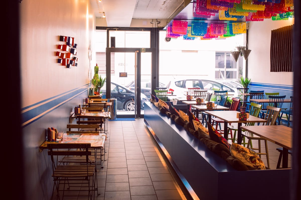 El Catrín Cocina Mexicana en Ginebra, Suiza, con sus auténticos tacos, enchiladas y margaritas, ambiente animado y terraza — foto oficial del restaurante.