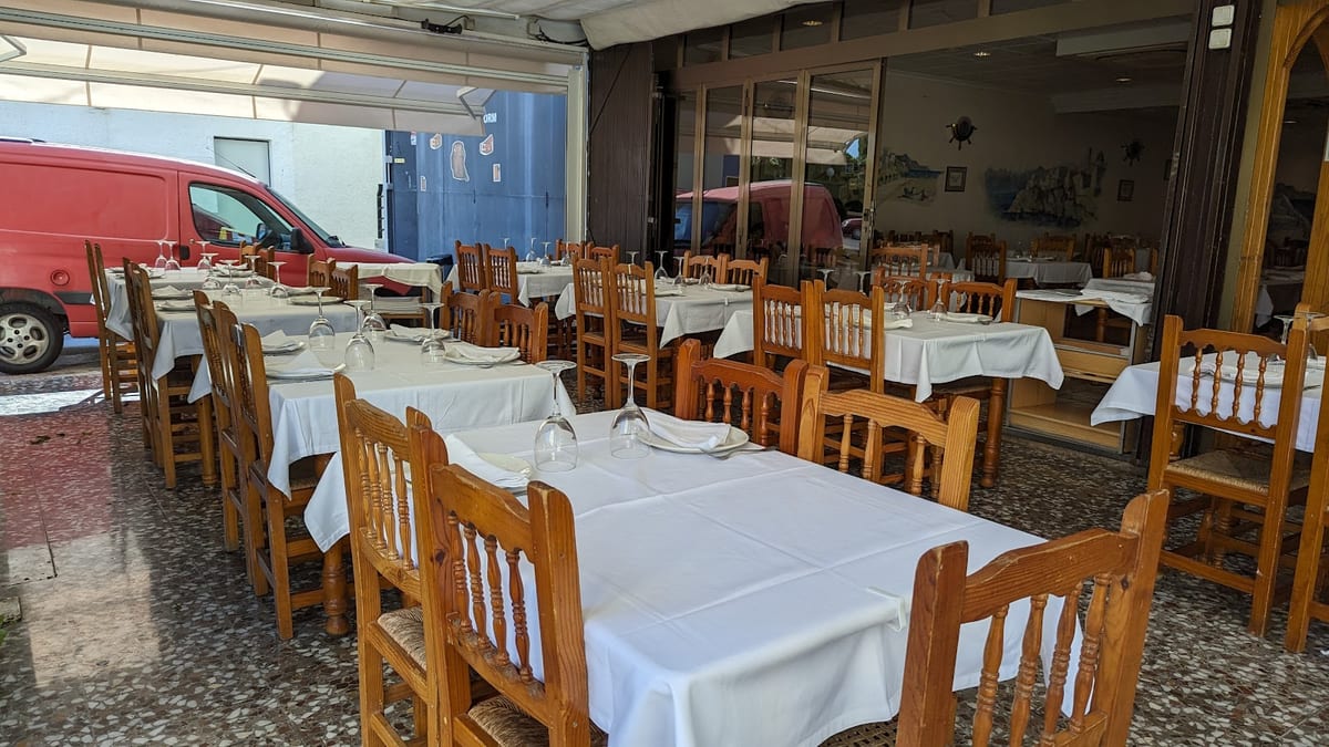 Chivito uruguayo, asado de tira y empanadas en El Pescadito, restaurante uruguayo en Benidorm — foto oficial del restaurante.