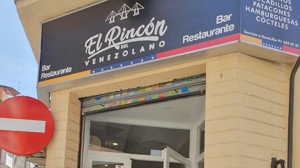 Platos típicos venezolanos como arepas y empanadas en El Rincón Del Venezolano Madrid, restaurante en Tetuán — foto oficial del restaurante.