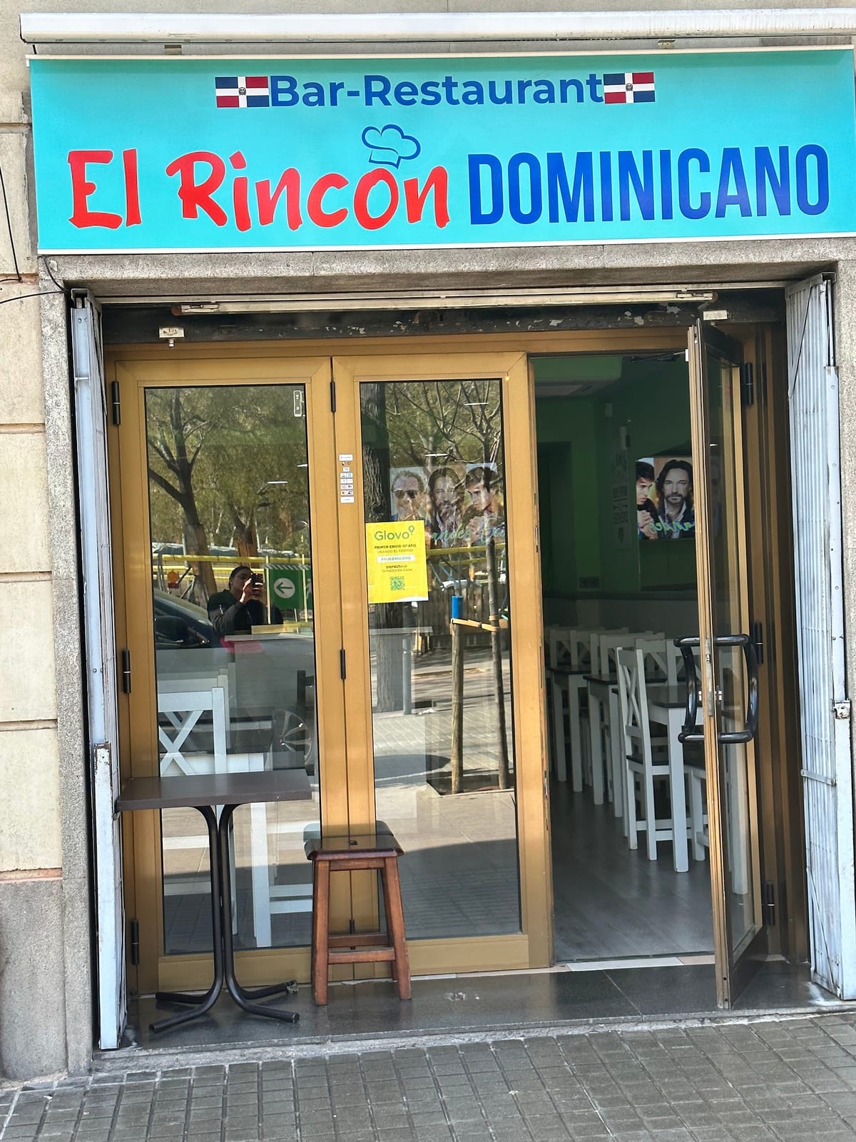 Sancocho, Mofongo y Pescado Frito dominicano en El Rincon Dominicano Bcn, restaurante dominicano en Sant Andreu, Barcelona — foto oficial del restaurante