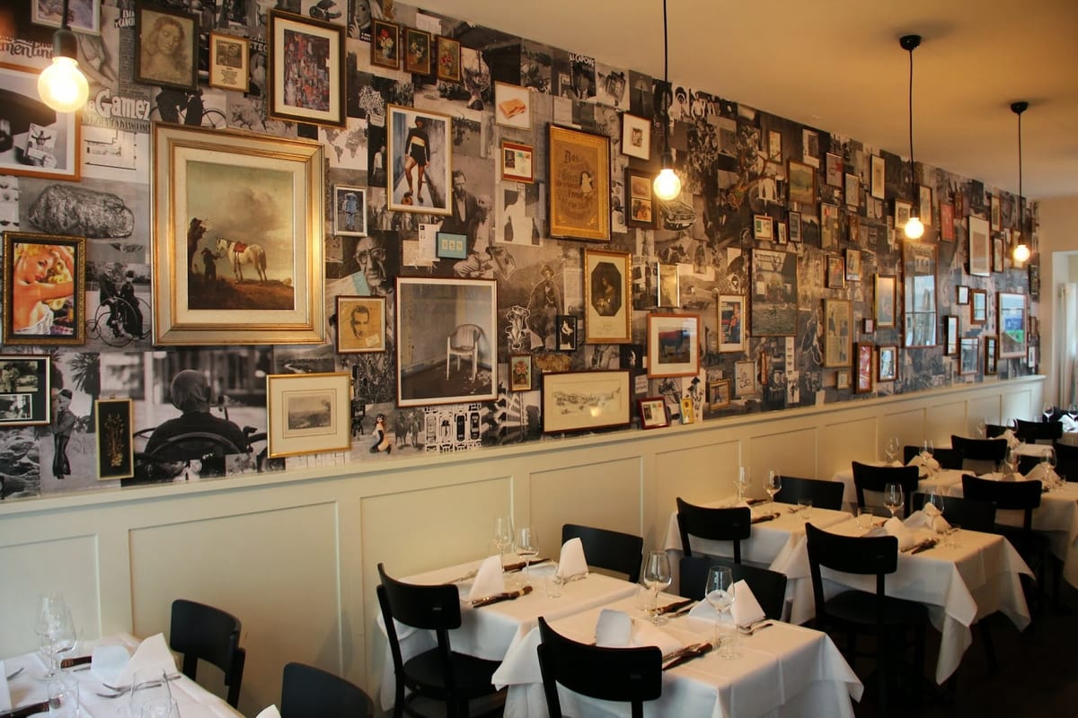 Interior de Gaucho Zúrich, restaurante argentino con parrilla de carbón y ambiente chic, ideal para disfrutar un bife de chorizo — foto oficial del restaurante