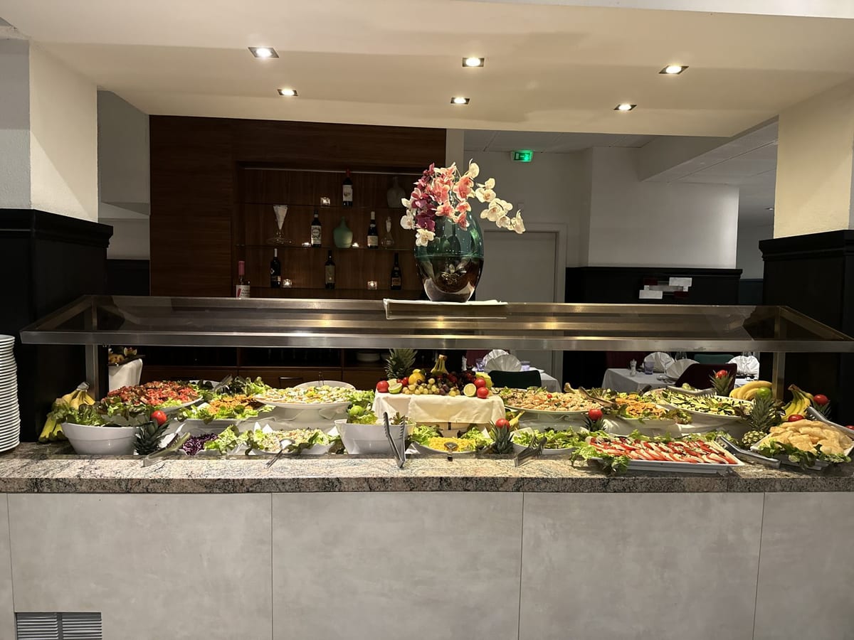 Gaucho Churrascaria, restaurante argentino en Ginebra, Suiza, con carnes a la parrilla y barra de ensaladas — foto oficial del restaurante.