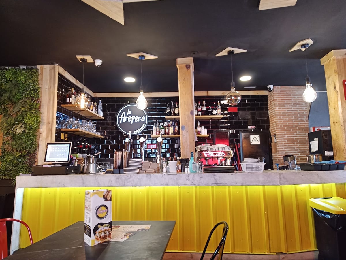 Auténticas arepas venezolanas y platos típicos de La Arepera en Madrid Centro — foto oficial del restaurante
