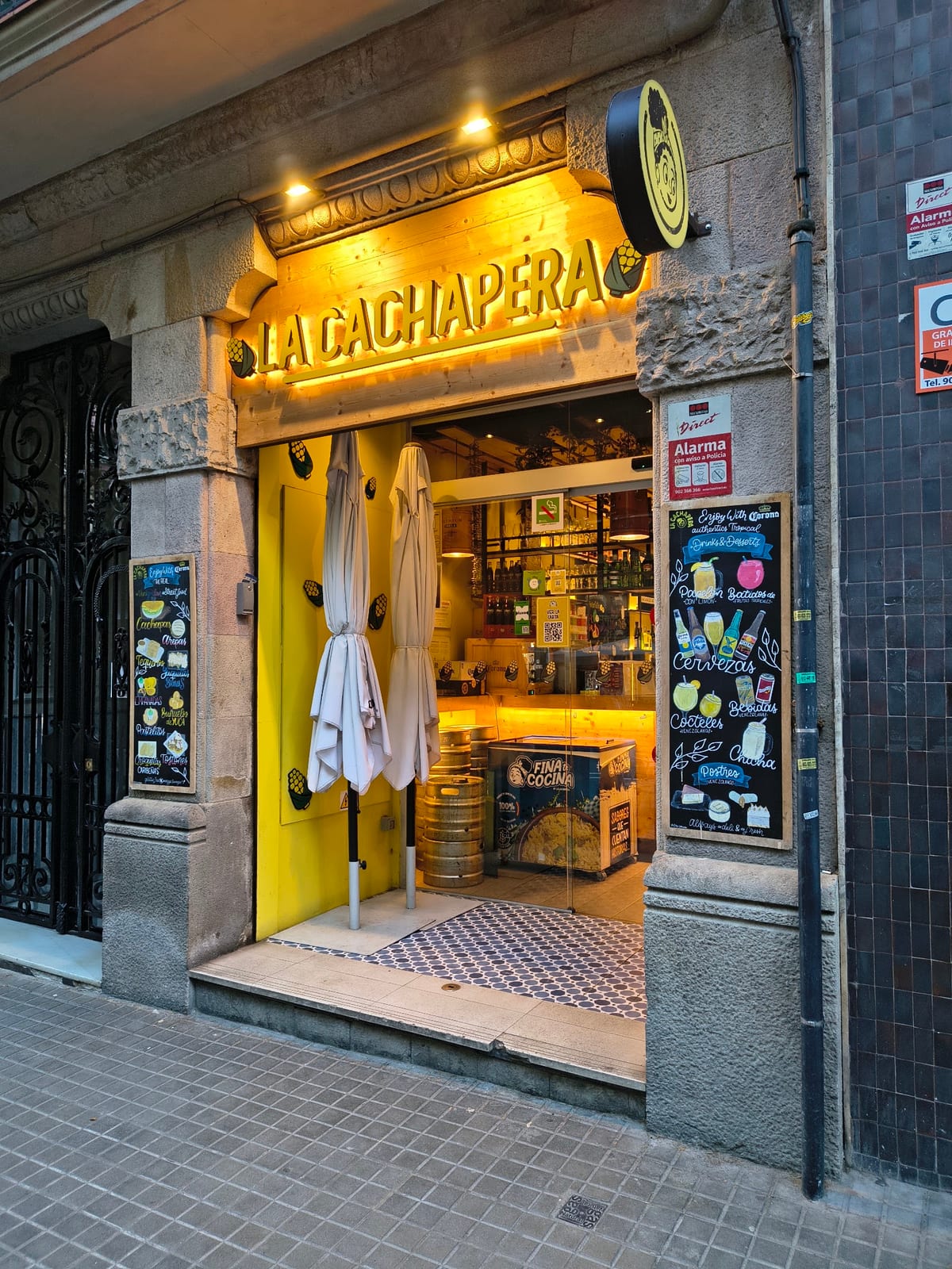 Cachapa con queso de mano y aguacate en La Cachapera, restaurante venezolano en Barcelona — foto oficial del restaurante