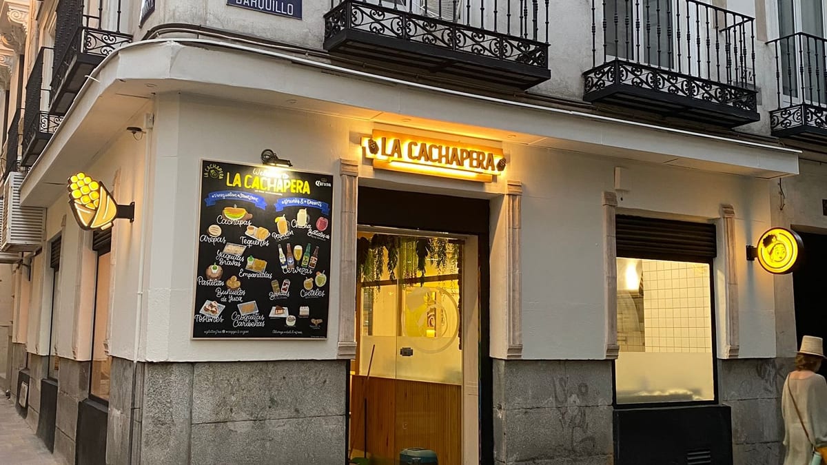 Interior de La Cachapera Madrid, restaurante venezolano con ambiente acogedor y auténtica comida criolla — foto oficial del restaurante