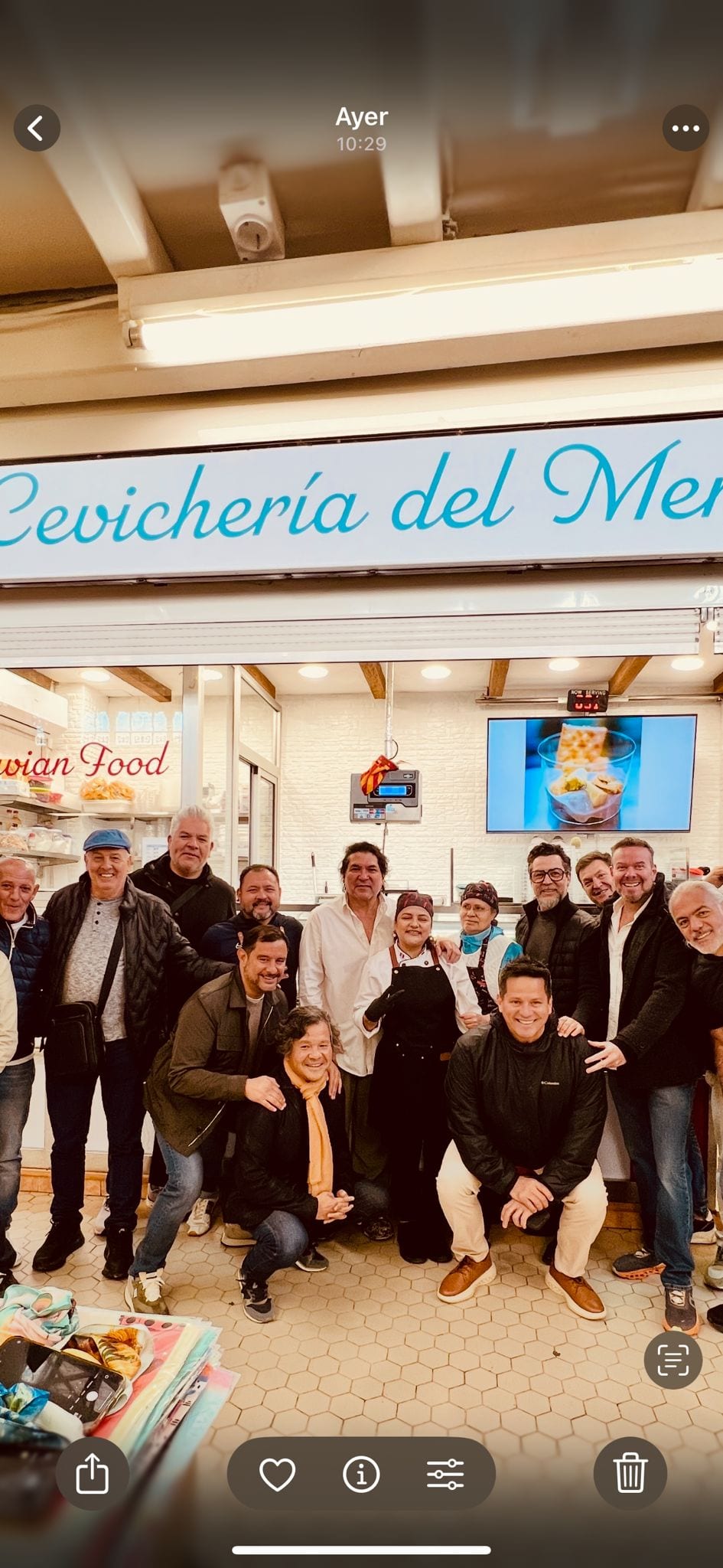 Ceviche peruano fresco de La Cevicheria del Mercat en el Mercado Central de Valencia, restaurante peruano en Ciutat Vella — foto oficial del restaurante.