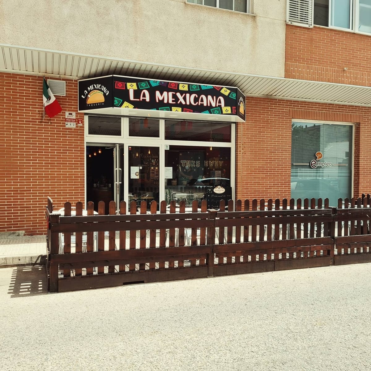 Tacos al pastor, burritos y quesadillas de LA MEXICANA taquería en Gandía, comida mexicana auténtica y deliciosa — foto oficial del restaurante