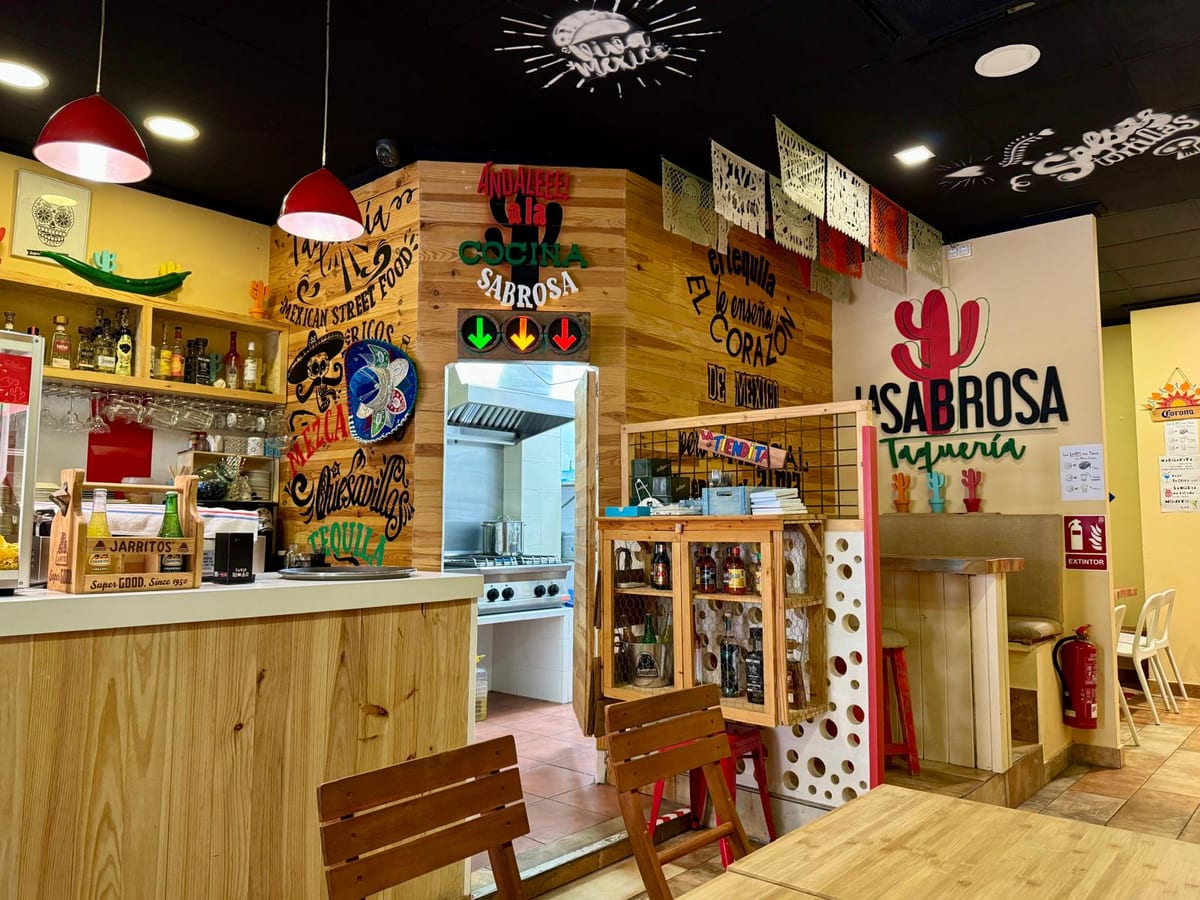 Tacos al pastor, enchiladas y guacamole fresco en La Sabrosa Taqueria Denia, el mejor restaurante mexicano de Denia — foto oficial del restaurante