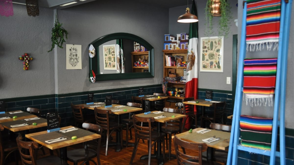 Platos típicos de Le Mexicain, restaurante mexicano auténtico en Ginebra, Suiza, con tacos, enchiladas y guacamole — foto oficial del restaurante.