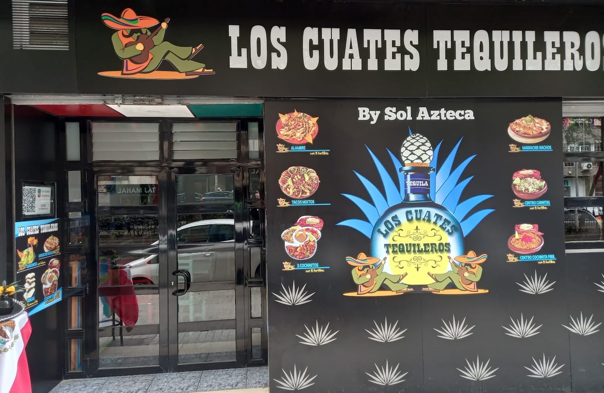 Platos típicos de LOS CUATES, restaurante mexicano auténtico en Valencia, incluyendo tacos, enchiladas y guacamole — foto oficial del restaurante.