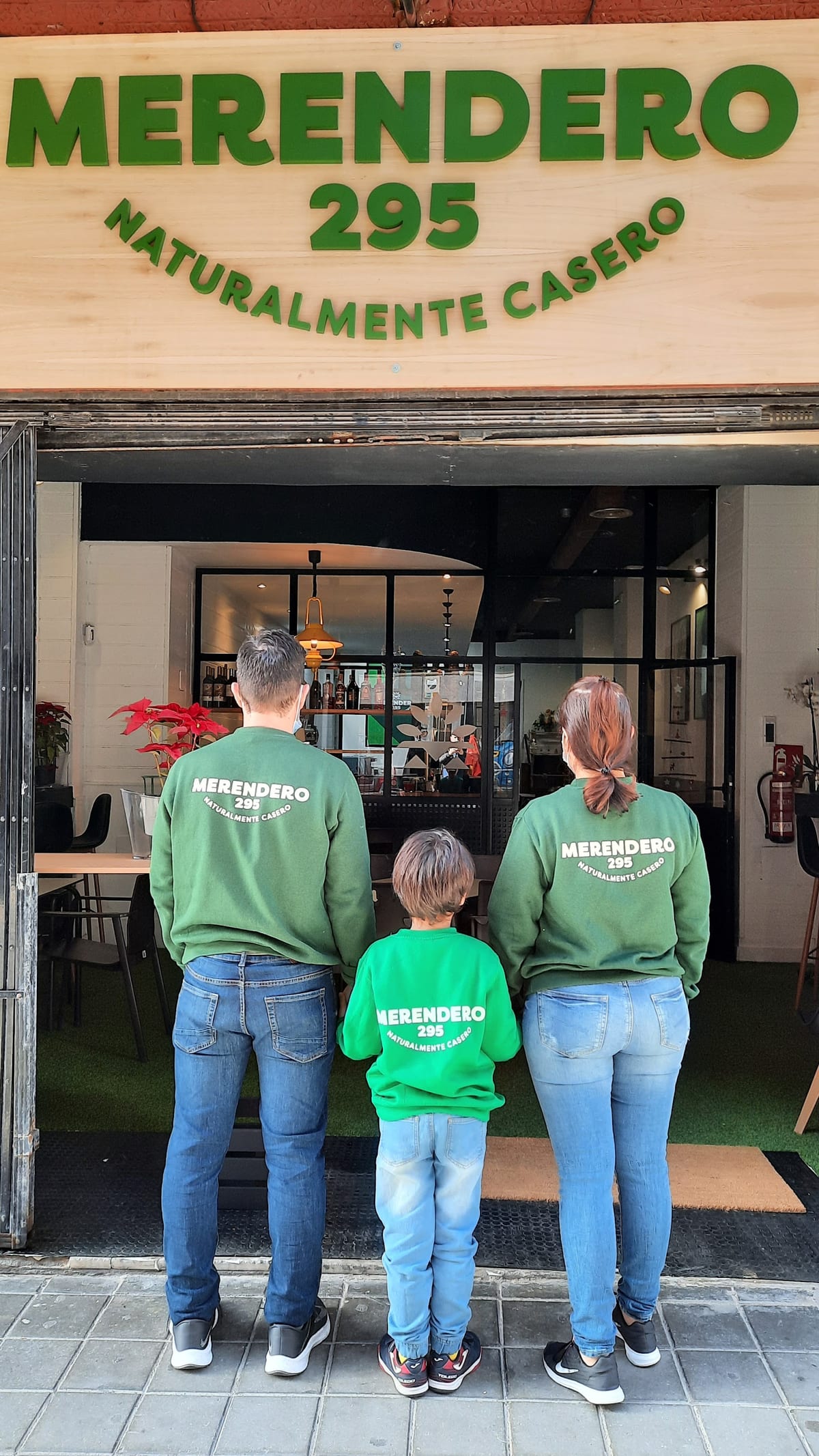 Platos típicos venezolanos en Merendero 295 Alicante: arepas, pabellón criollo y tequeños — foto oficial del restaurante