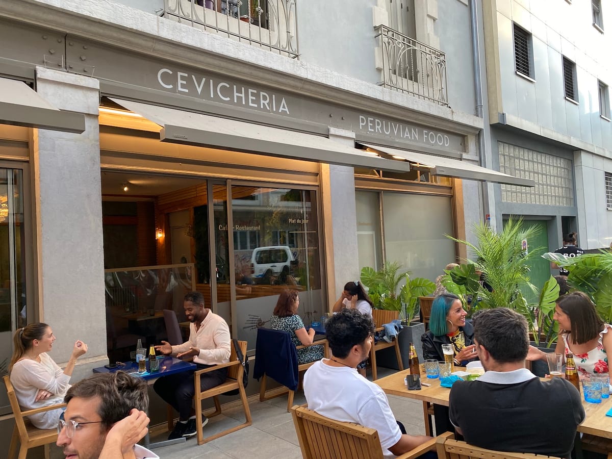 Ceviche peruano de Miski Restaurant en Ginebra, Suiza, con ají amarillo y cancha — foto oficial del restaurante