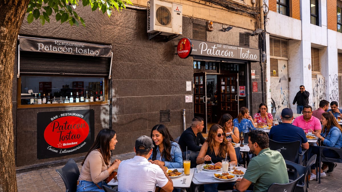 Platos típicos colombianos de Patacon Tostao en Valencia: empanadas, arepas y carnes a la parrilla — foto oficial del restaurante