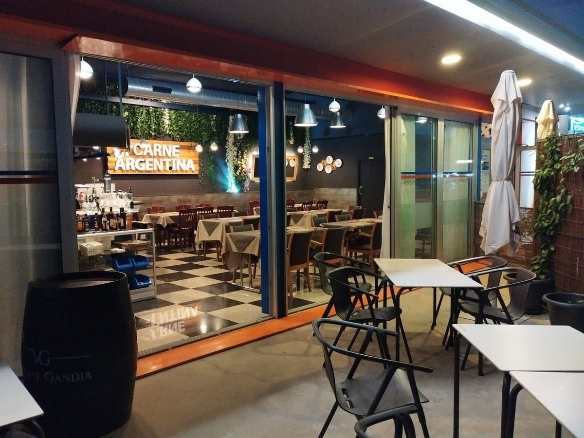 Restaurante Carne Argentina LA PERLA en Castellón de la Plana, carnes a la brasa y ambiente argentino — foto oficial del restaurante