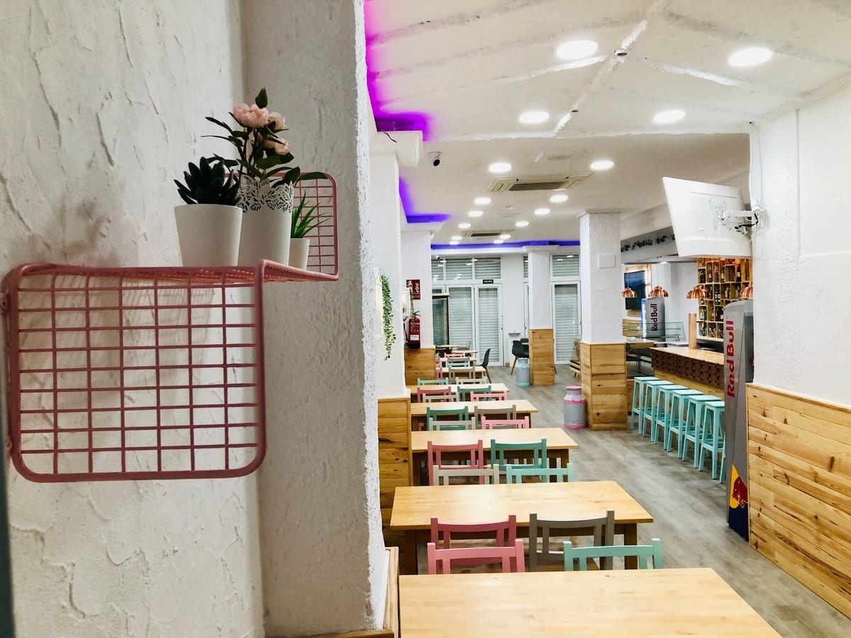 Restaurante Colombiano Pistorum Benidorm, fachada y platos típicos de cocina colombiana en Benidorm — foto oficial del restaurante.