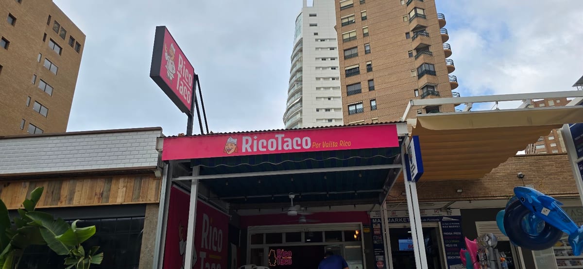 Interior de RICOTACO BENIDORM, restaurante mexicano en Benidorm con platos auténticos como tacos y enchiladas — foto oficial del restaurante.