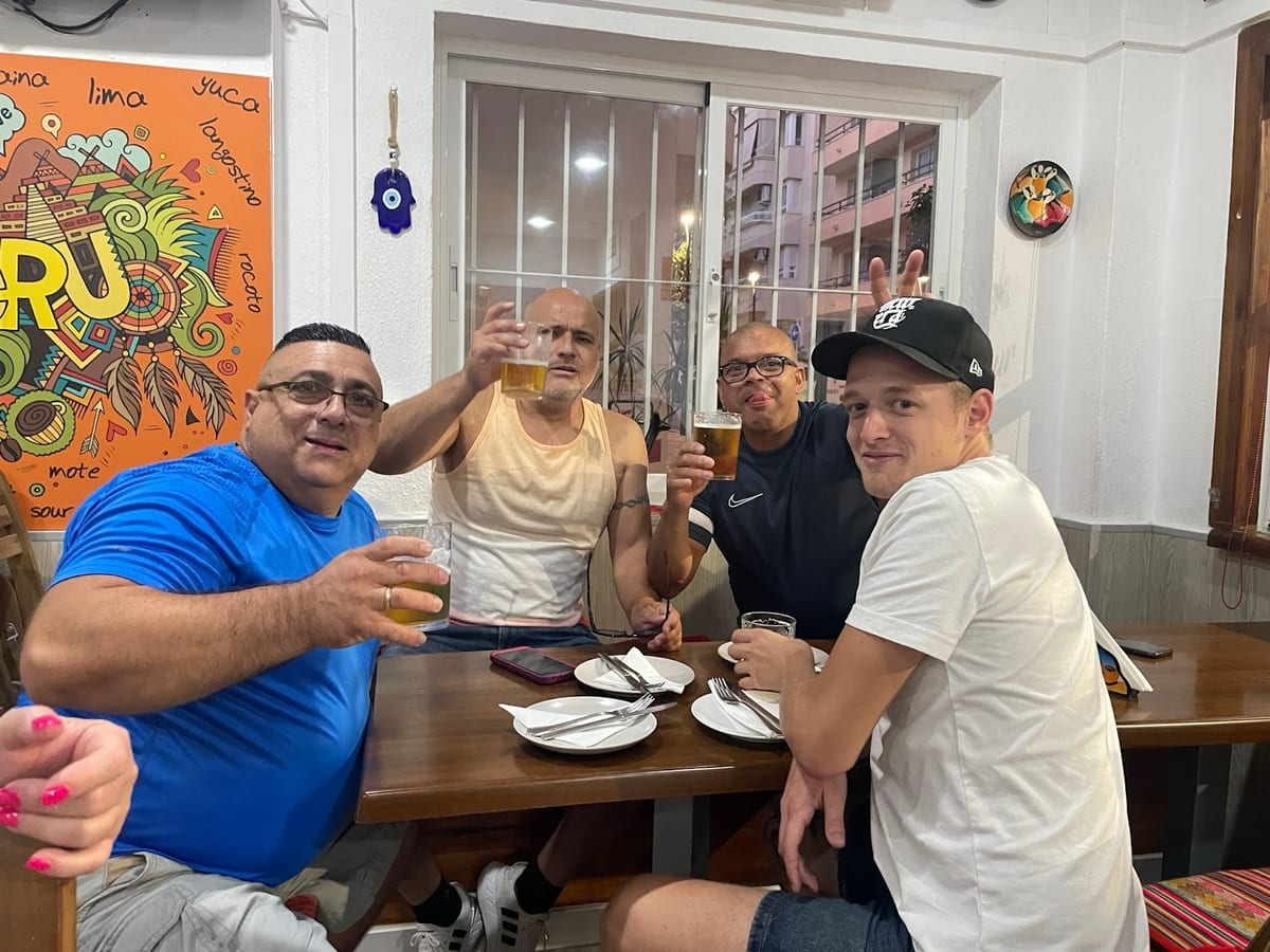 Ceviche peruano, lomo saltado y ají de gallina en Rincon Cynthia, cevicheria y gastrobar en Marbella, Málaga — foto oficial del restaurante