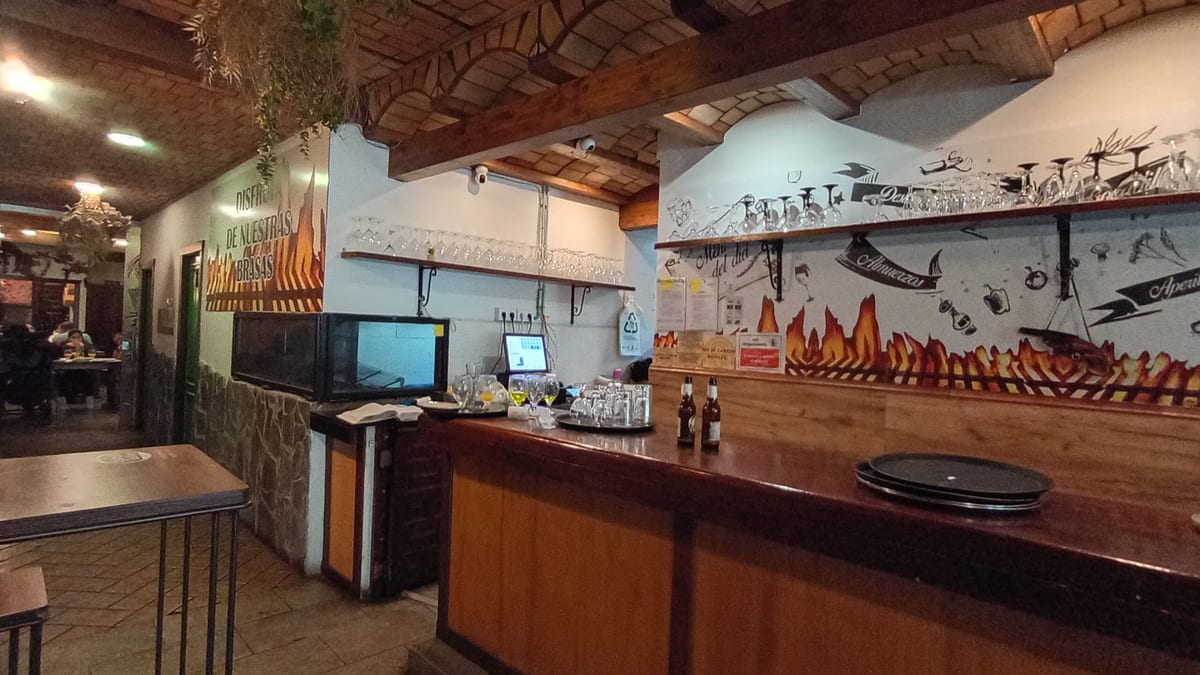 Plato de Lomo Saltado del Rinconcito Peruano con Brasas en Gandía, restaurante peruano con especialidades a la brasa — foto oficial del restaurante
