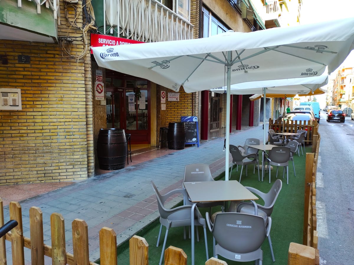 Bandeja paisa con arepas y aguacate en Sazon y Sabor Colombiano, tu restaurante colombiano favorito en Alicante — foto oficial del restaurante
